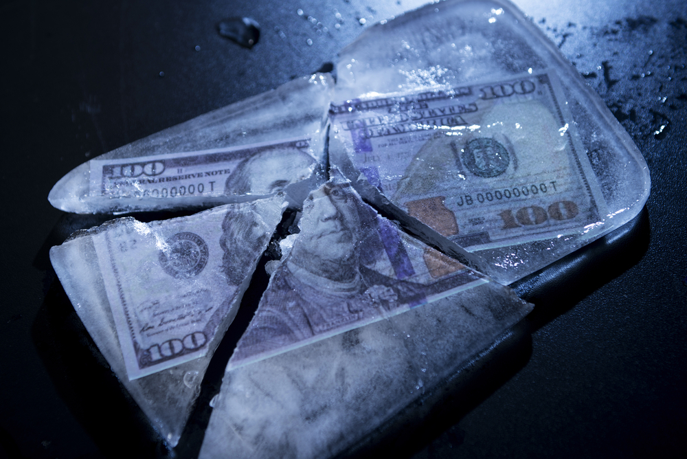 Wells Fargo Blocks $180m in Funds Belonging to iFinex and Tether Customers